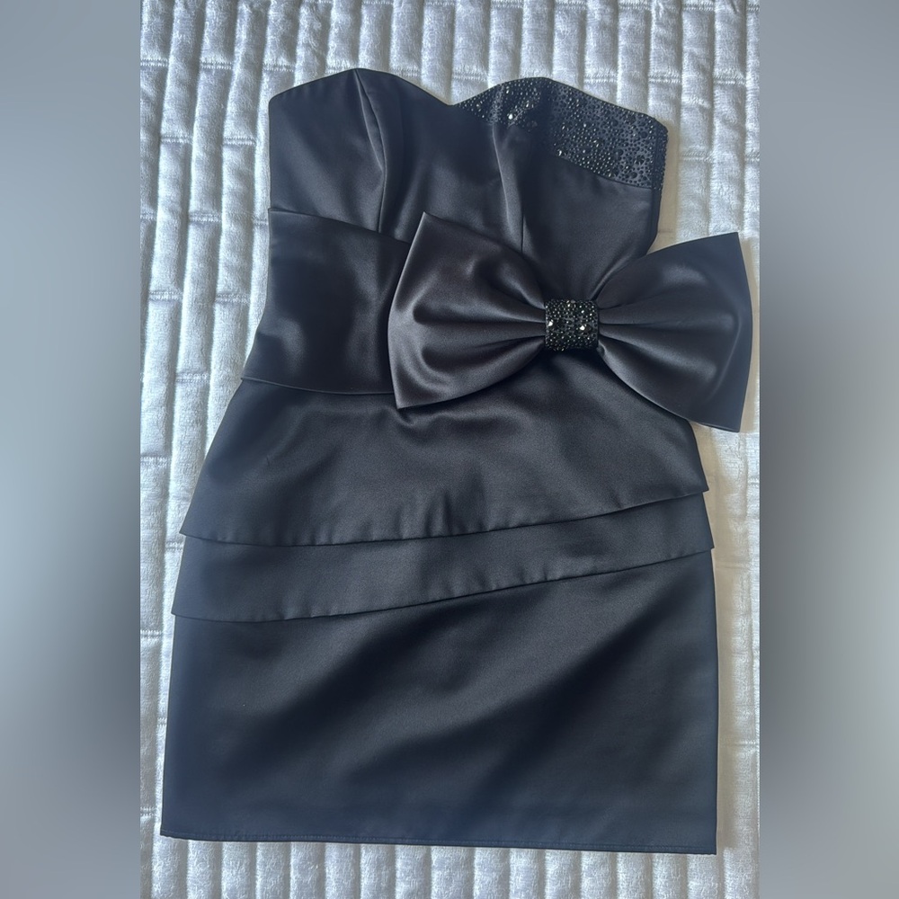 Black Strapless Sheath Dress for Cocktail Events